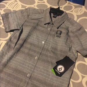 Volcom- Shirt